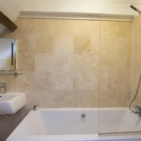 The Coachman Hutton Bushel