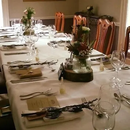 The Coachman Han/Misafirhane Hutton Bushel